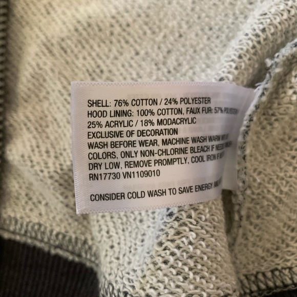 Gray Fox Zip Up Hoodie with Cozy Pockets and “Claws” on the sleeves!- NWOT - Picture 8 of 8